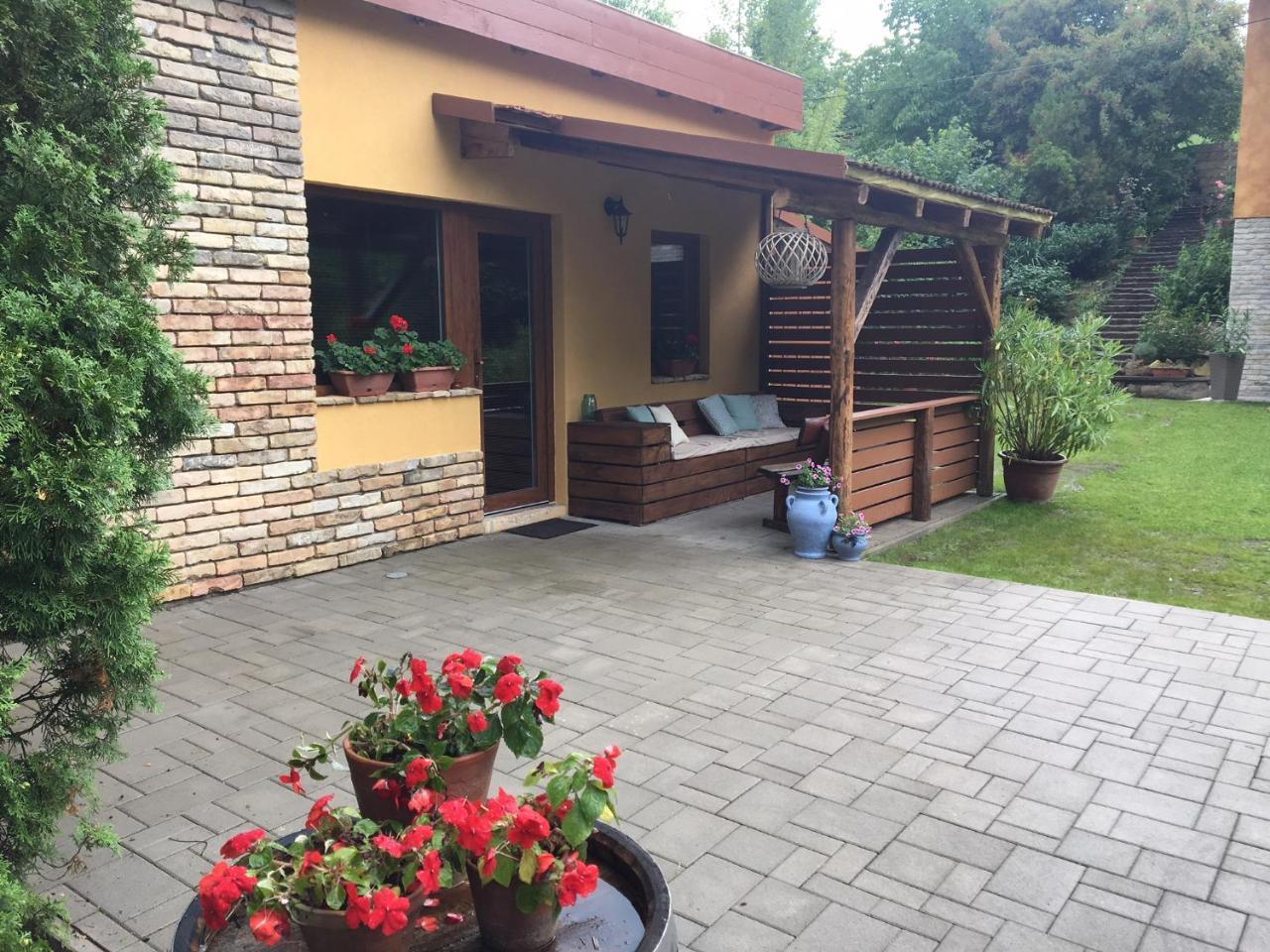 Tulipan Apartman Eger Luaran gambar